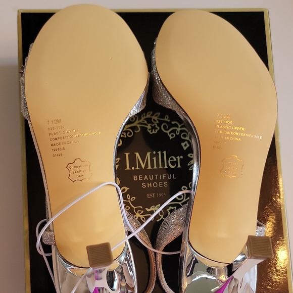 I. Miller Lionel Silver Round Open Toe Women's Flat Heel Pumps. - Picture 8 of 16